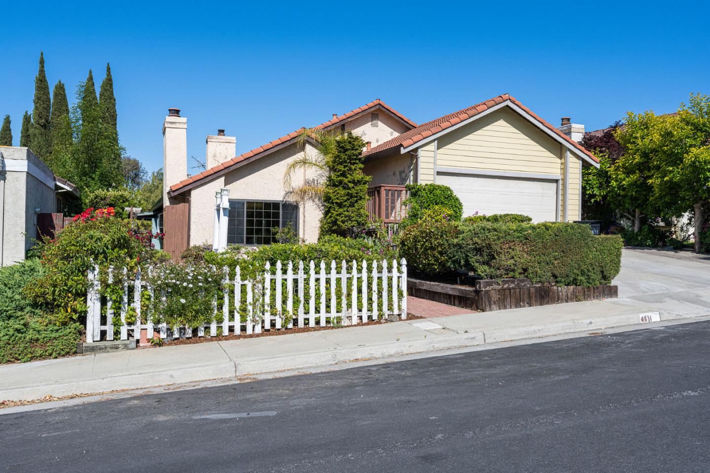 Detail Gallery Image 1 of 1 For 4831 Plainfield Dr, San Jose,  CA 95111 - 4 Beds | 2 Baths