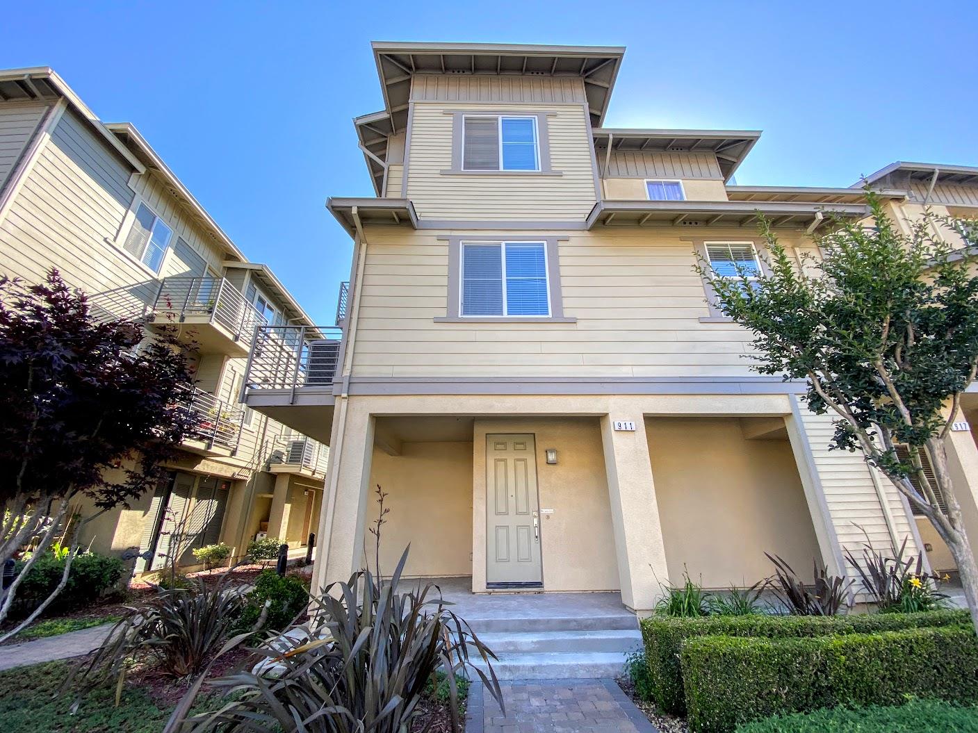 Detail Gallery Image 1 of 1 For 911 Sakura Dr, San Jose,  CA 95112 - 2 Beds | 2/1 Baths