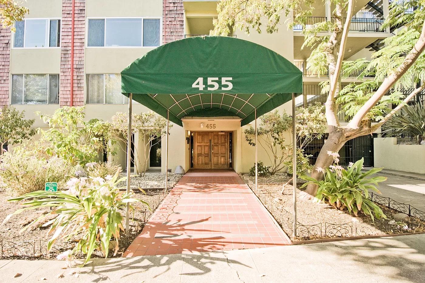 Detail Gallery Image 1 of 1 For 455 Crescent St #108,  Oakland,  CA 94610 - 2 Beds | 1/1 Baths