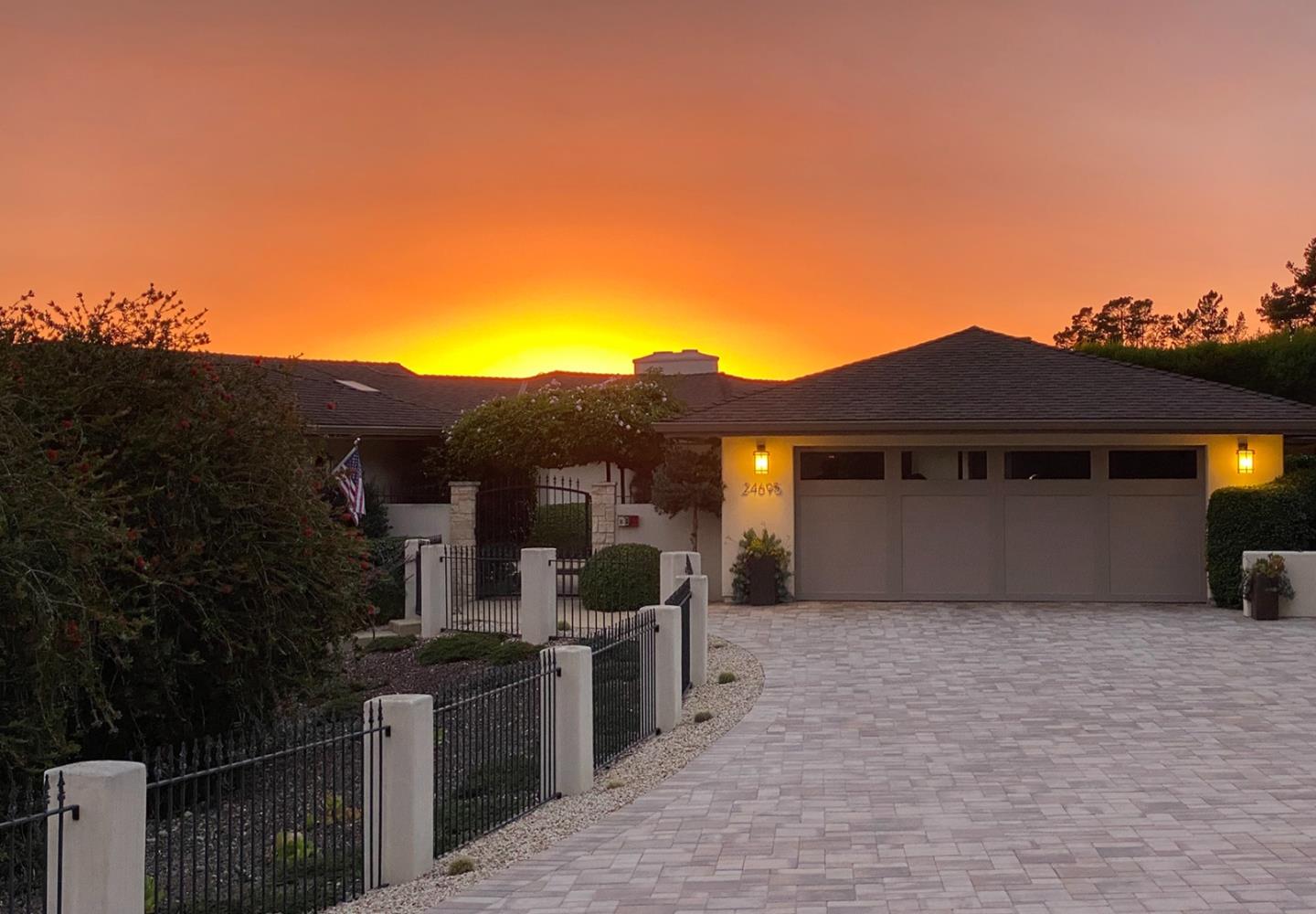 Detail Gallery Image 1 of 1 For 24695 Outlook Dr, Carmel,  CA 93923 - 4 Beds | 2/1 Baths