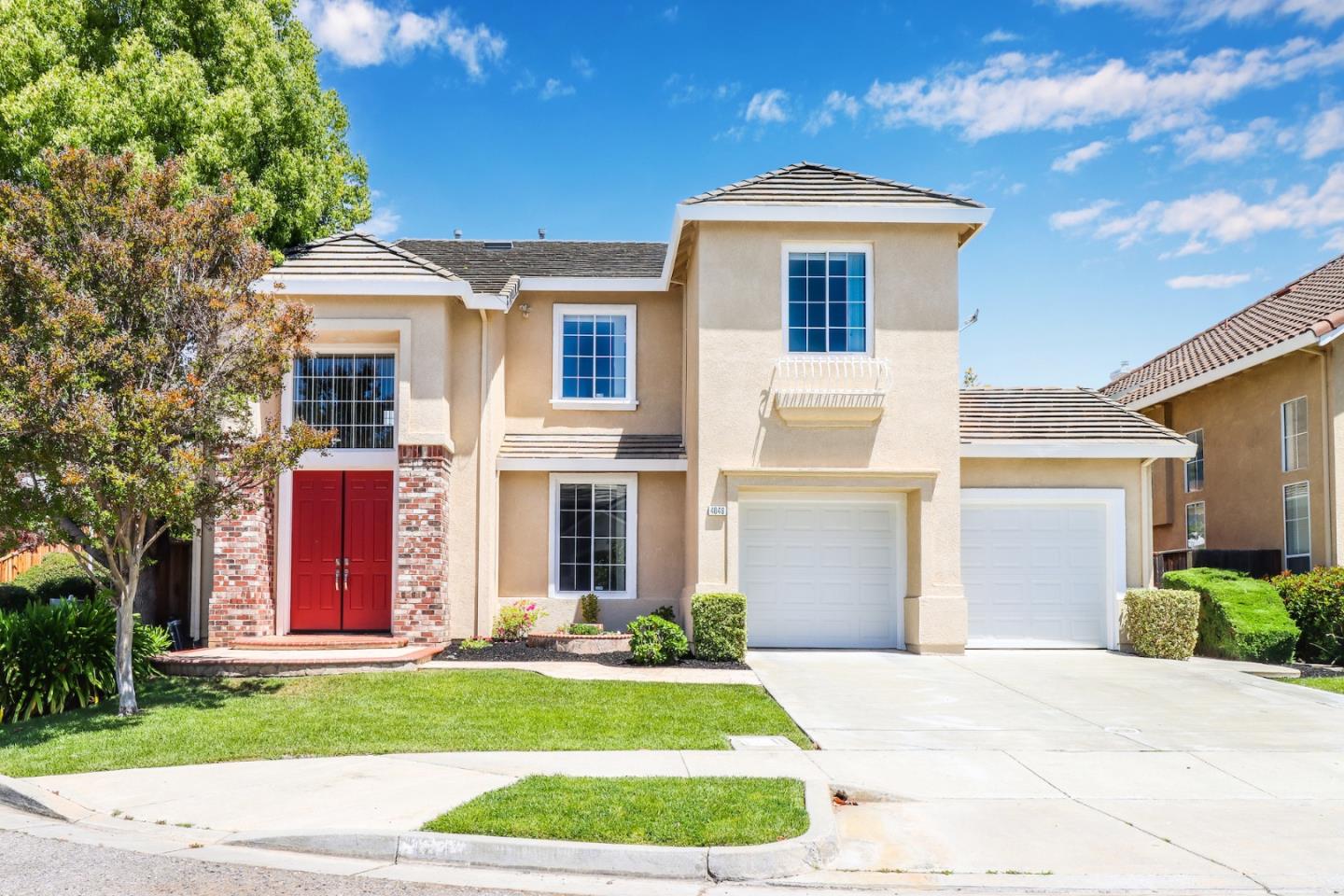 Detail Gallery Image 1 of 1 For 4048 Bouquet Park Ln, San Jose,  CA 95135 - 5 Beds | 3 Baths