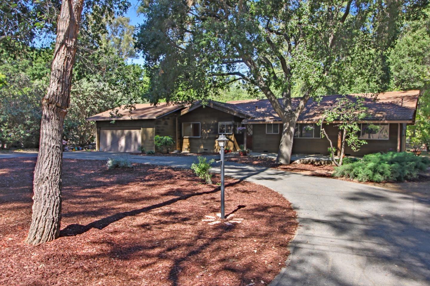 Detail Gallery Image 1 of 1 For 12881 Foothill Ln, Saratoga,  CA 95070 - 4 Beds | 2 Baths