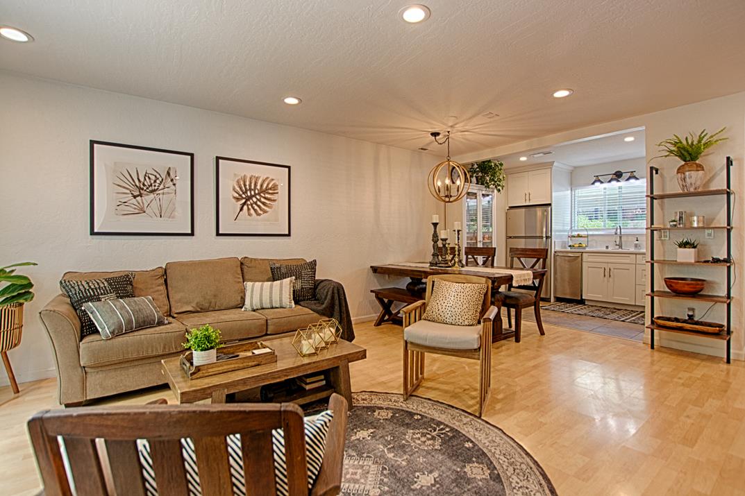 Detail Gallery Image 1 of 1 For 1200 Capitola Rd #17,  Santa Cruz,  CA 95062 - 3 Beds | 1/1 Baths