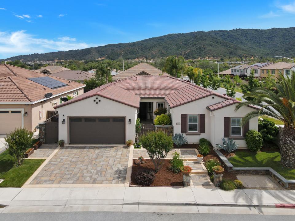 Detail Gallery Image 1 of 1 For 1690 Tarragon Dr, Gilroy,  CA 95020 - 4 Beds | 3 Baths
