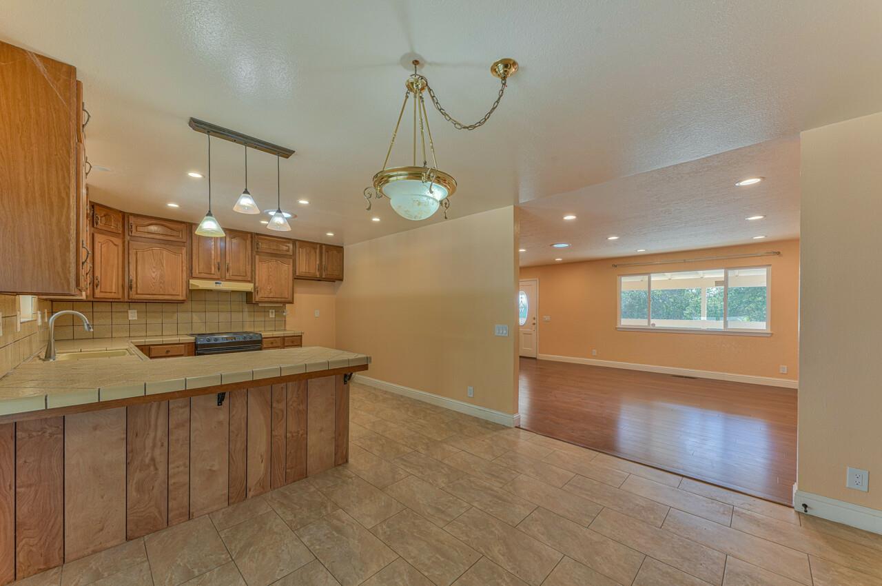 Detail Gallery Image 17 of 51 For 570 Echo Valley Rd, Salinas,  CA 93907 - 3 Beds | 2 Baths