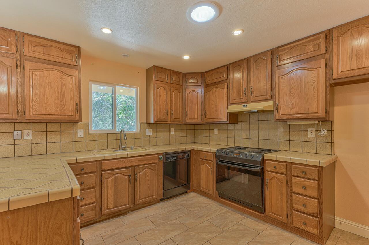 Detail Gallery Image 18 of 51 For 570 Echo Valley Rd, Salinas,  CA 93907 - 3 Beds | 2 Baths