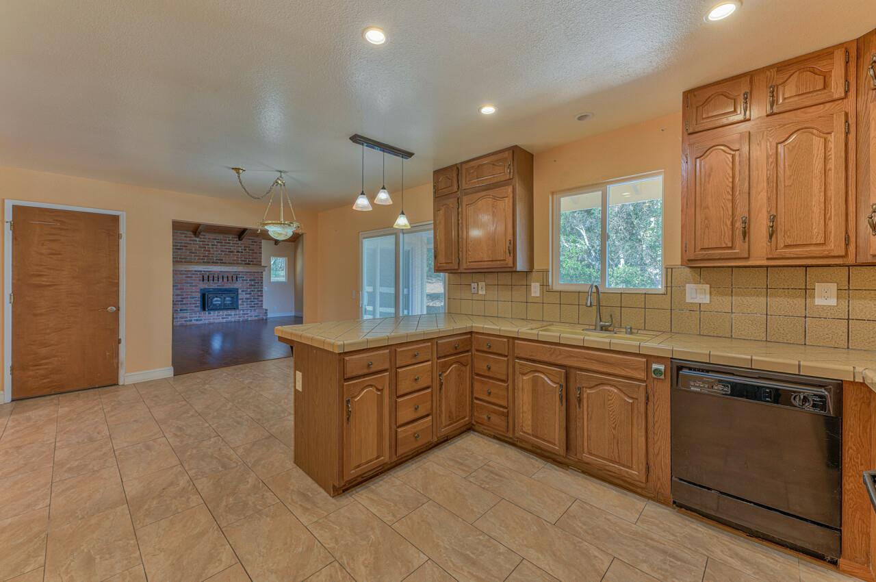 Detail Gallery Image 19 of 51 For 570 Echo Valley Rd, Salinas,  CA 93907 - 3 Beds | 2 Baths