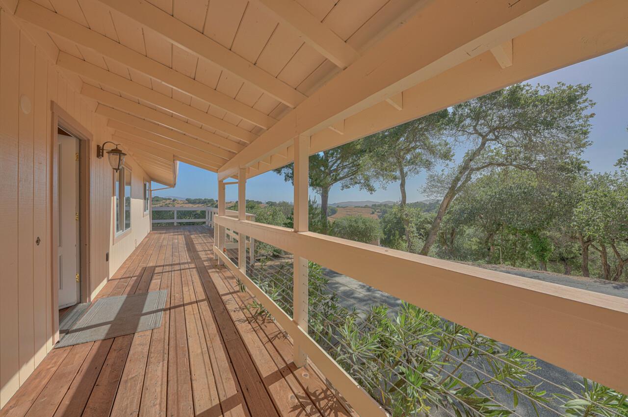 Detail Gallery Image 5 of 51 For 570 Echo Valley Rd, Salinas,  CA 93907 - 3 Beds | 2 Baths