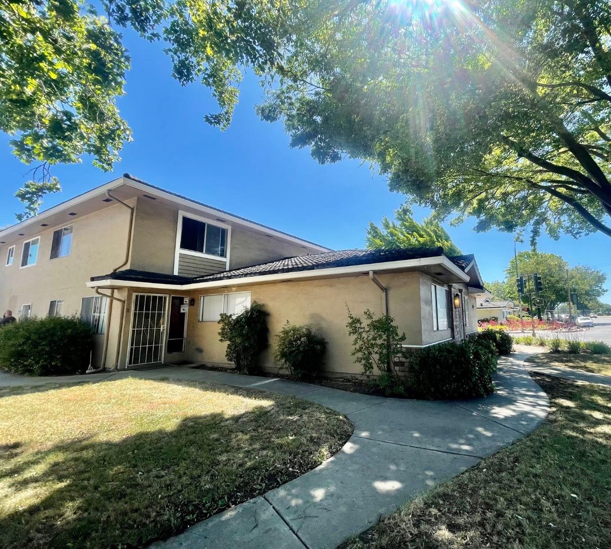 Detail Gallery Image 1 of 1 For 798 Blossom Hill Rd #2,  San Jose,  CA 95123 - 2 Beds | 1 Baths