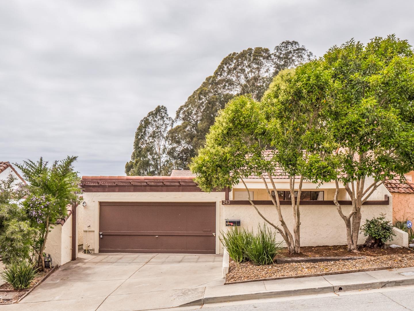 Detail Gallery Image 1 of 1 For 243 Arroyo Seco, Santa Cruz,  CA 95060 - 2 Beds | 1/1 Baths