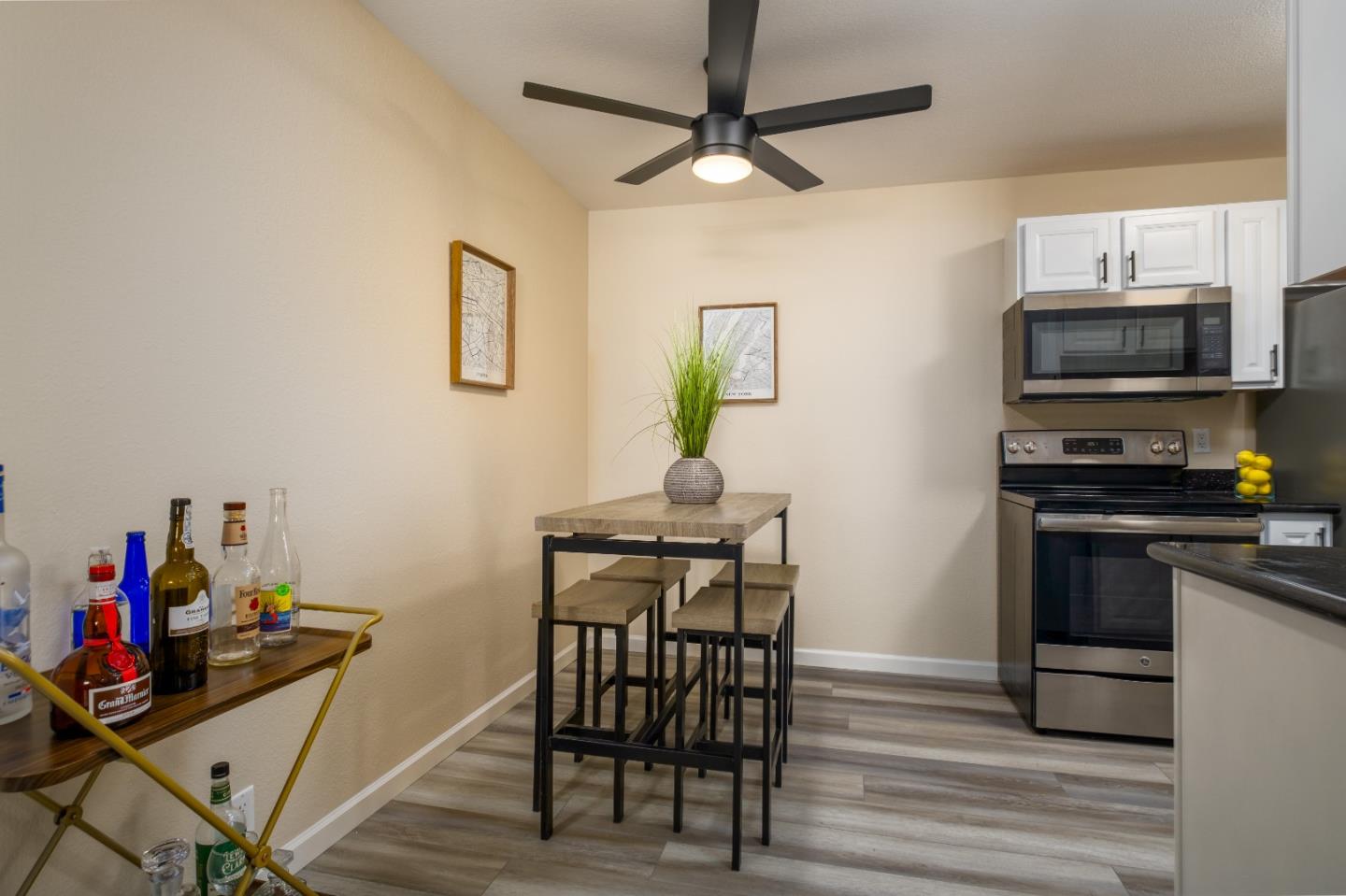 Detail Gallery Image 1 of 1 For 16006 E 14th St #212,  San Leandro,  CA 94578 - 2 Beds | 1 Baths