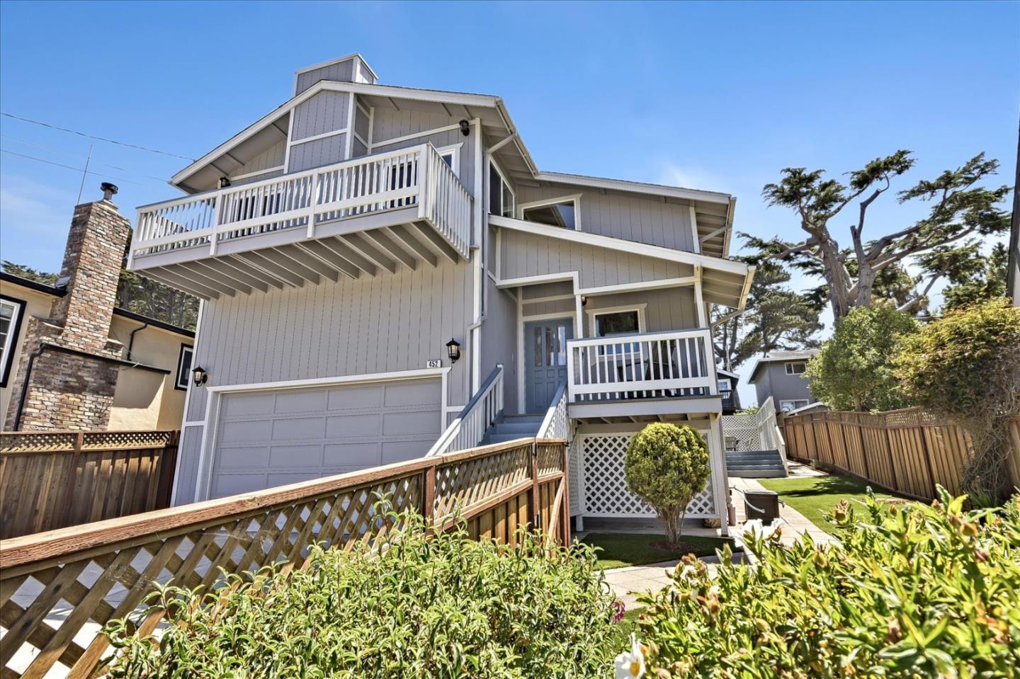 Detail Gallery Image 1 of 1 For 452 5th St, Montara,  CA 94037 - 4 Beds | 3 Baths