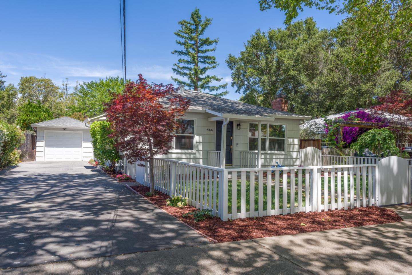 Detail Gallery Image 1 of 1 For 466 Park St, Redwood City,  CA 94061 - 3 Beds | 2 Baths