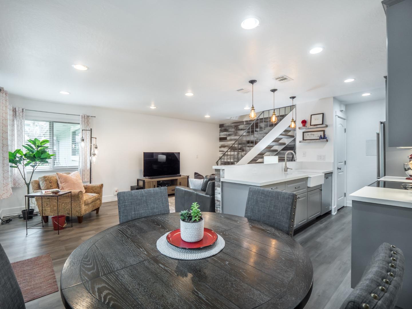 Detail Gallery Image 1 of 1 For 930 Ponselle Ln #3,  Capitola,  CA 95010 - 2 Beds | 1 Baths
