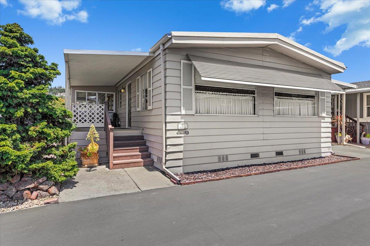 Detail Gallery Image 1 of 1 For 20 Primrose #20,  Aptos,  CA 95003 - 2 Beds | 2 Baths