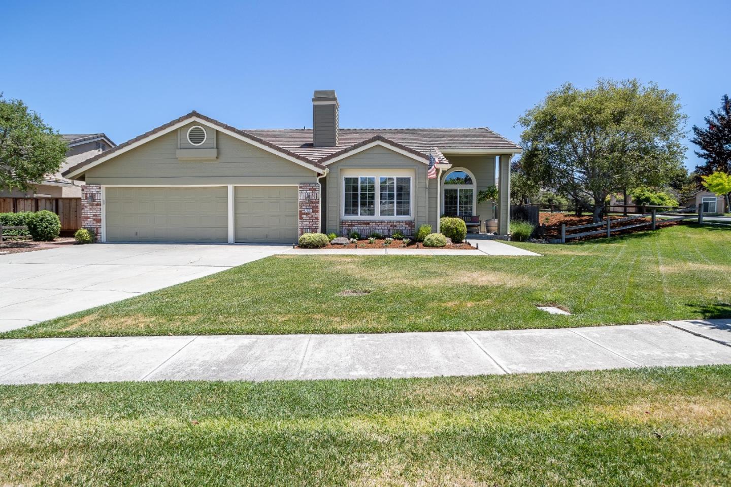 Detail Gallery Image 1 of 1 For 20351 via Espana, Salinas,  CA 93908 - 3 Beds | 2 Baths