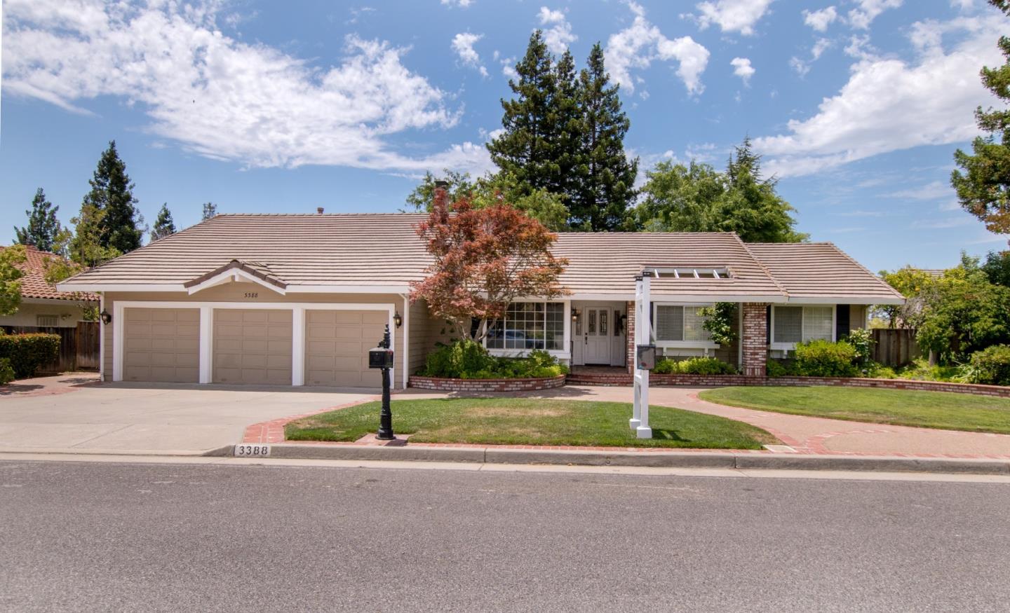 Detail Gallery Image 1 of 1 For 3388 Royal Meadow Ln, San Jose,  CA 95135 - 4 Beds | 2/1 Baths