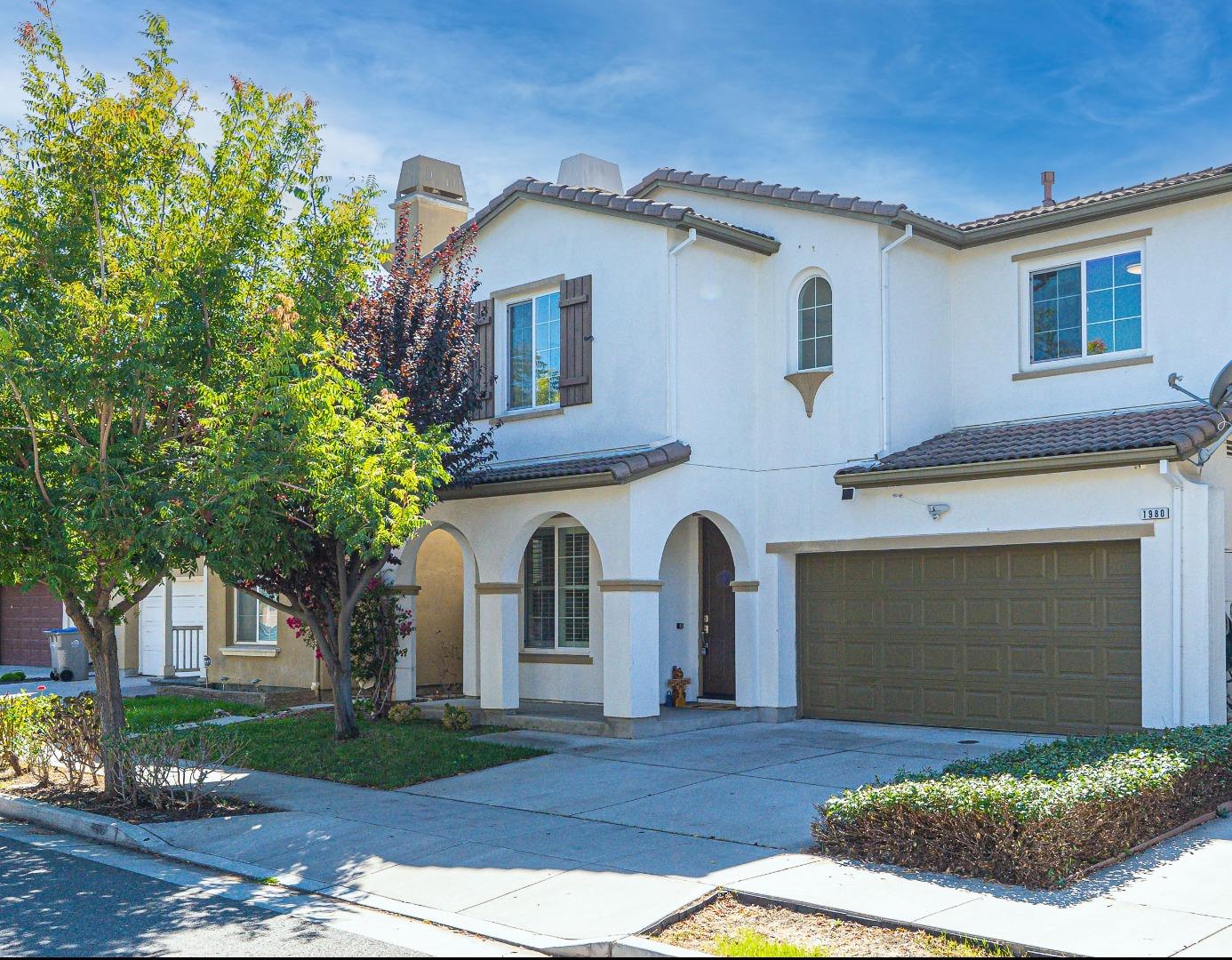 Detail Gallery Image 1 of 1 For 1980 Bright Willow Cir, San Jose,  CA 95131 - 5 Beds | 4 Baths