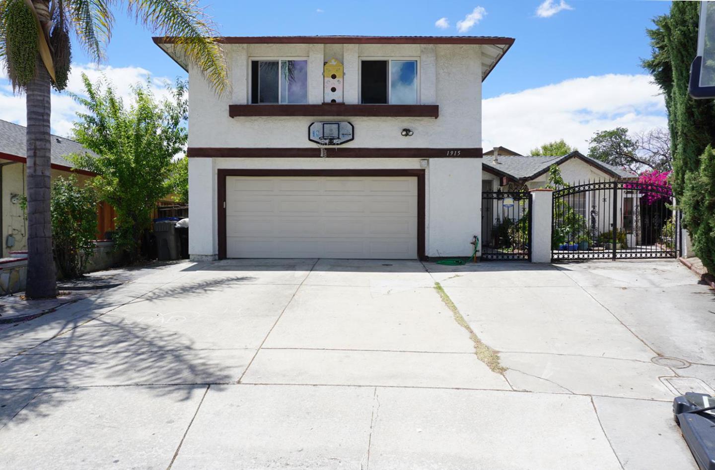 Detail Gallery Image 1 of 1 For 1915 Everwood Ct, San Jose,  CA 95148 - 4 Beds | 3/1 Baths