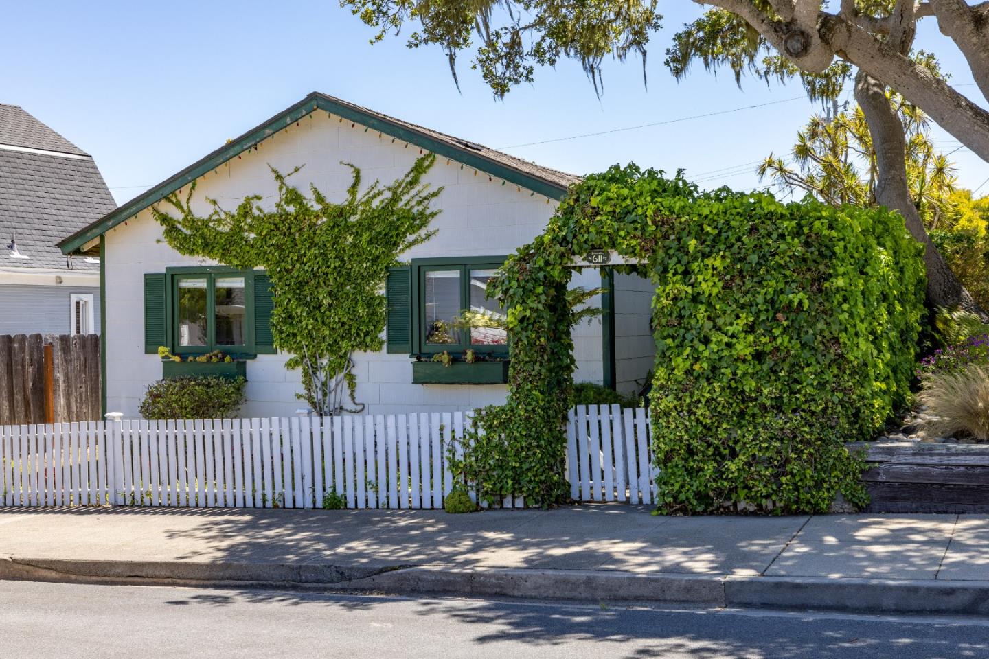 Detail Gallery Image 1 of 1 For 611 19th St, Pacific Grove,  CA 93950 - 2 Beds | 1 Baths