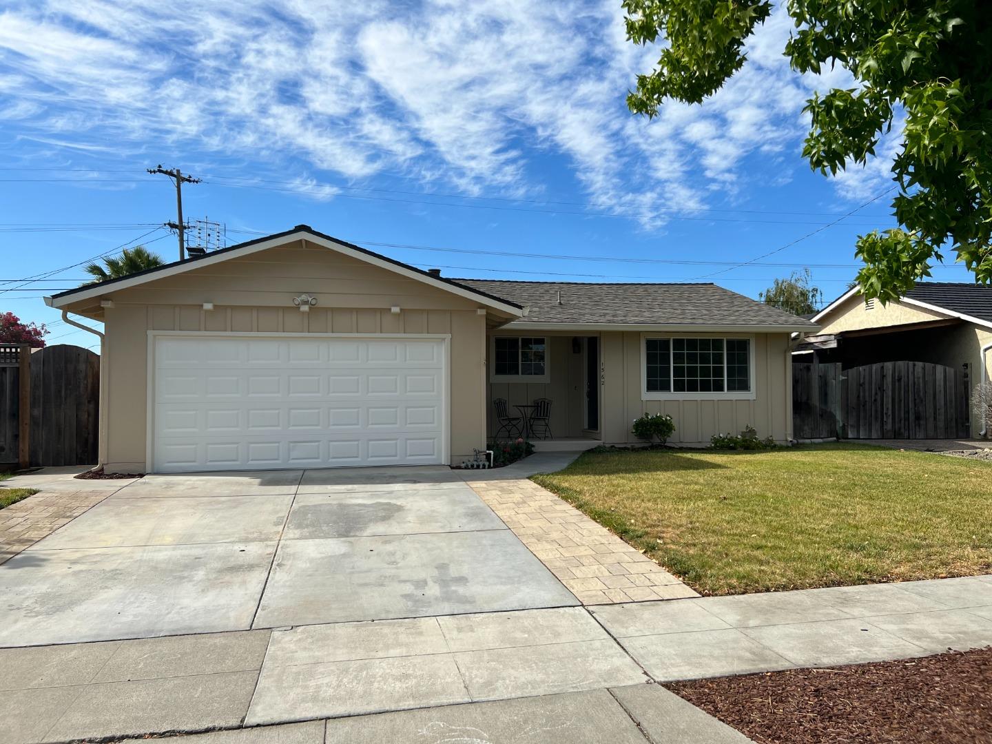 Detail Gallery Image 1 of 1 For 1562 Hallbrook Dr, San Jose,  CA 95118 - 3 Beds | 2 Baths