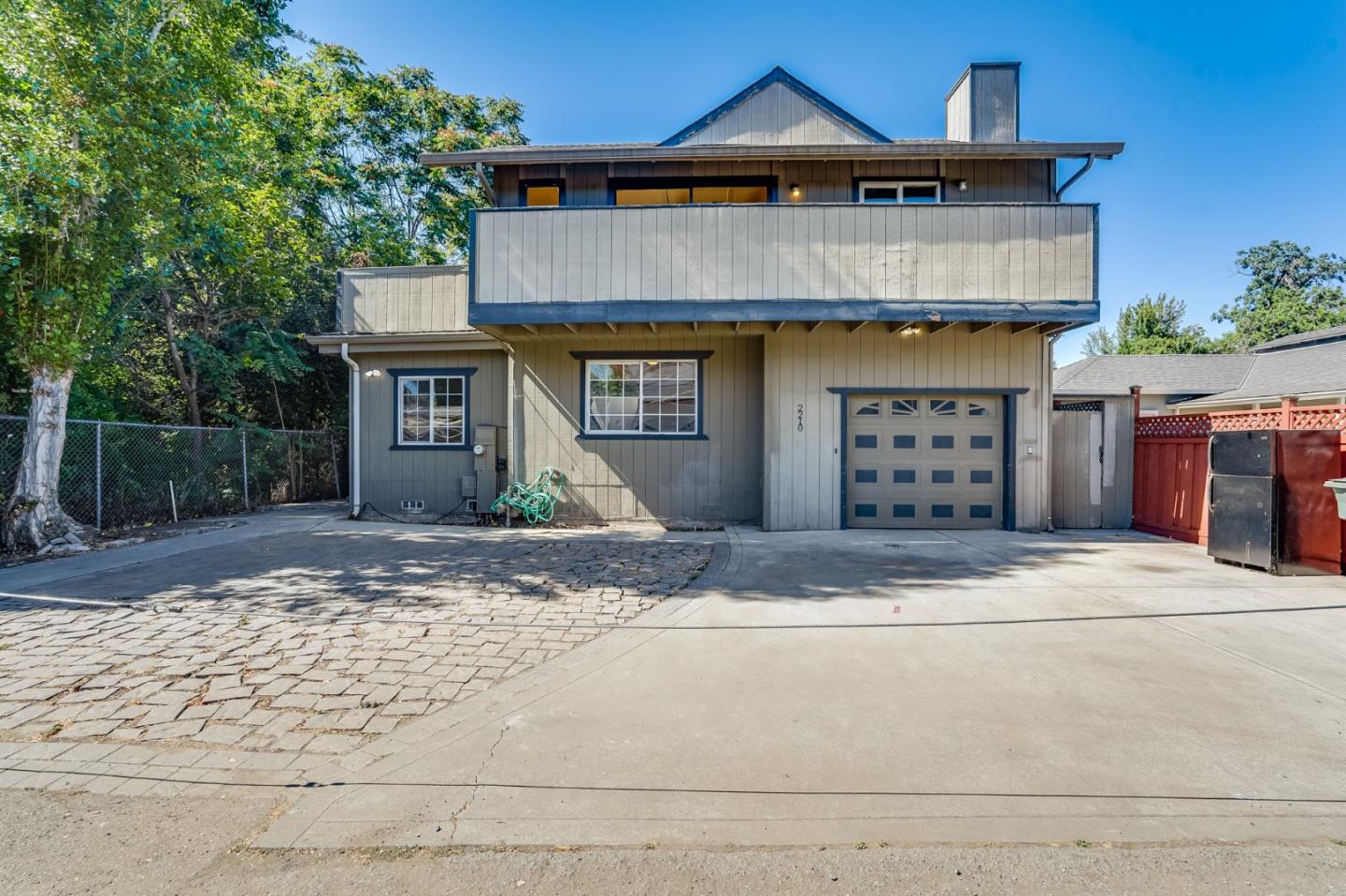 Detail Gallery Image 1 of 1 For 2210 Clarke Ave, East Palo Alto,  CA 94303 - 6 Beds | 3 Baths