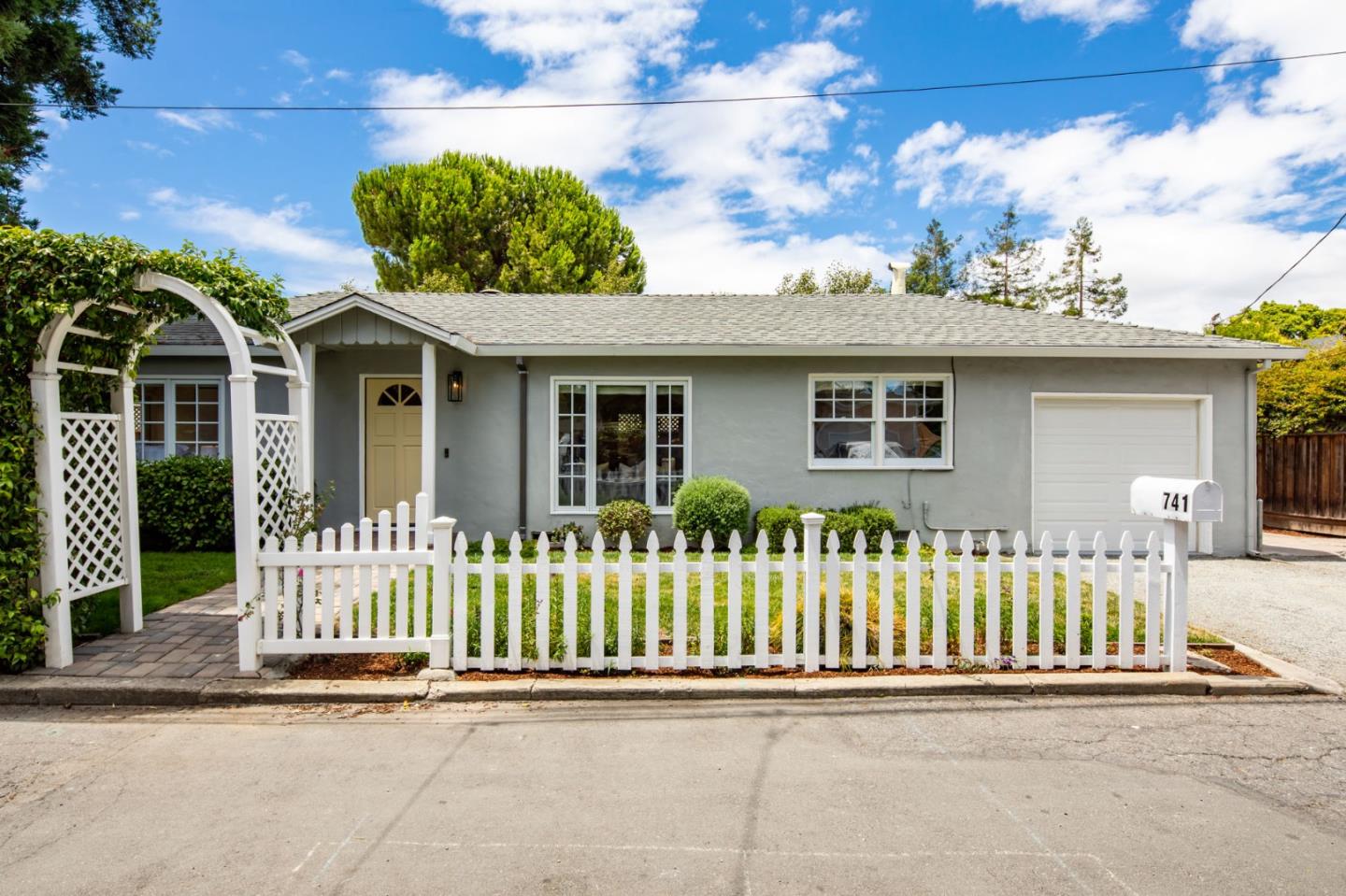 Detail Gallery Image 1 of 1 For 741 Ellsworth Pl, Palo Alto,  CA 94306 - 2 Beds | 1 Baths