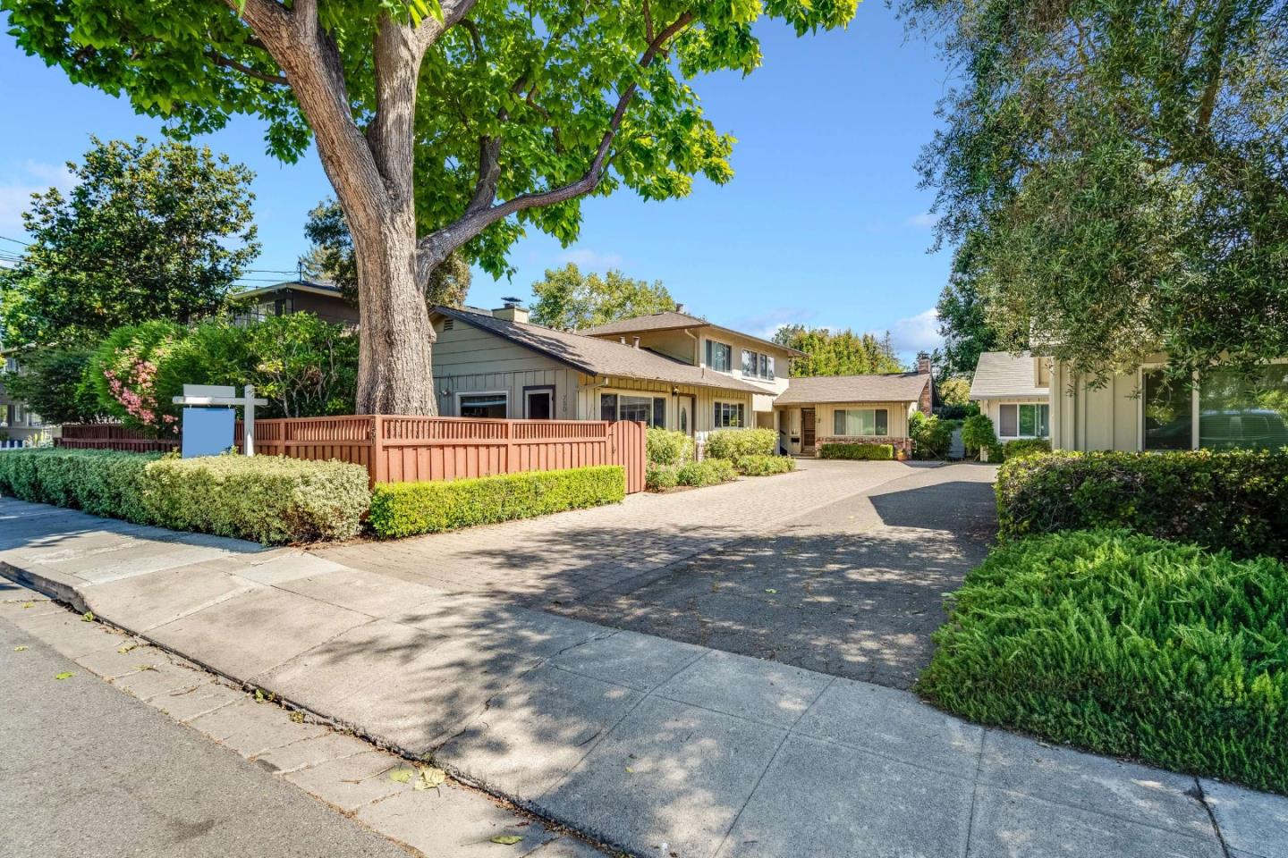 Detail Gallery Image 1 of 1 For 750 Arbor Rd #2,  Menlo Park,  CA 94025 - 1 Beds | 1 Baths