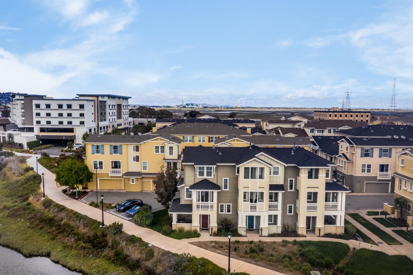 Detail Gallery Image 1 of 1 For 630 Fan Tail Way #702,  Redwood City,  CA 94063 - 3 Beds | 2/1 Baths