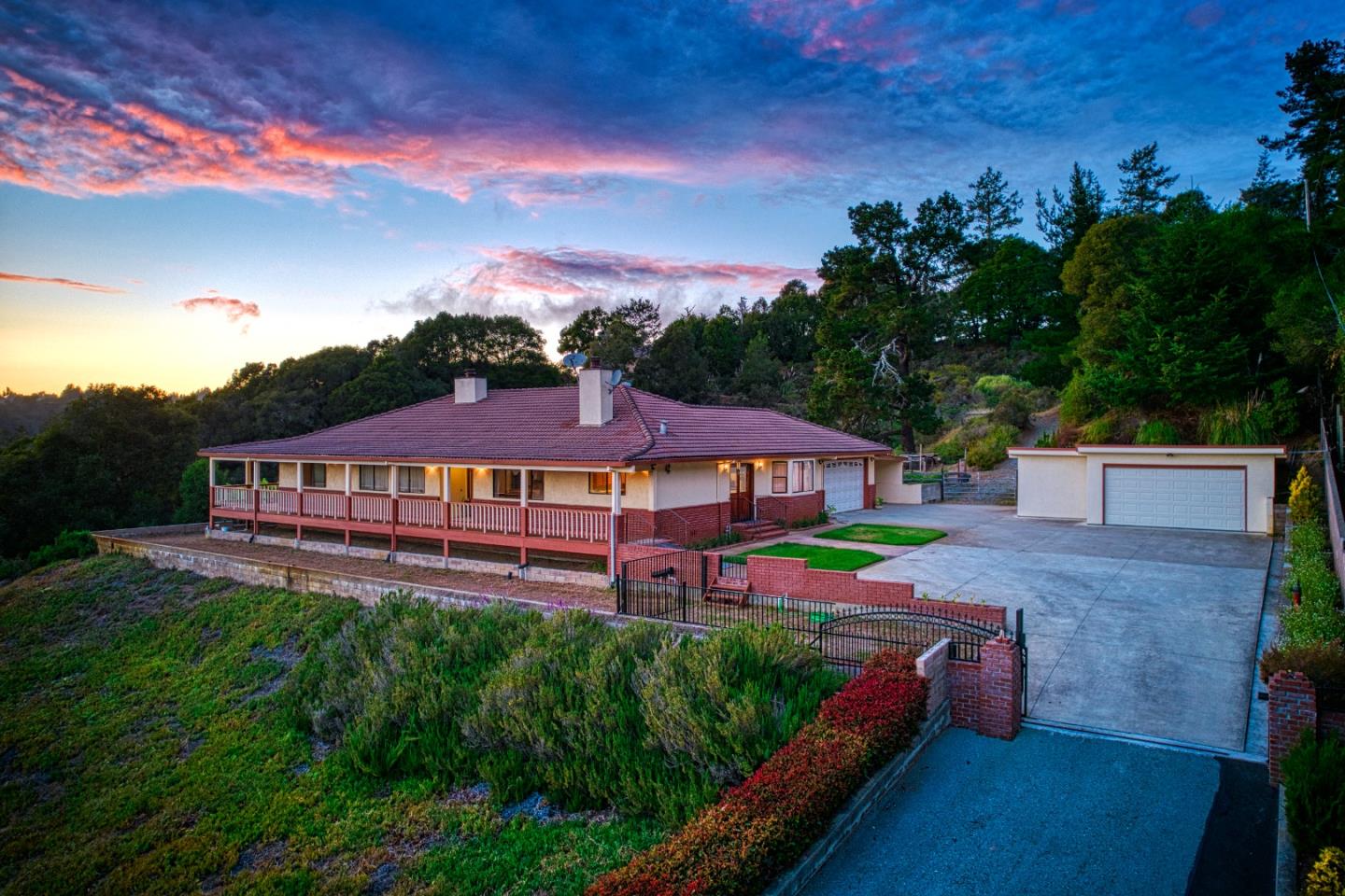 Detail Gallery Image 1 of 1 For 105 Day Valley Rd, Aptos,  CA 95003 - 4 Beds | 5 Baths