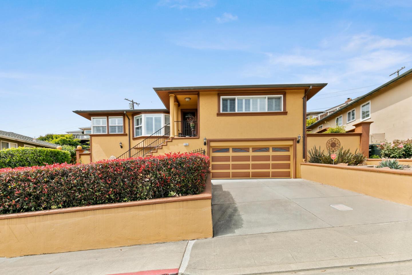 Detail Gallery Image 1 of 1 For 2206 Alameda De Las Pulgas, San Mateo,  CA 94403 - 3 Beds | 2 Baths