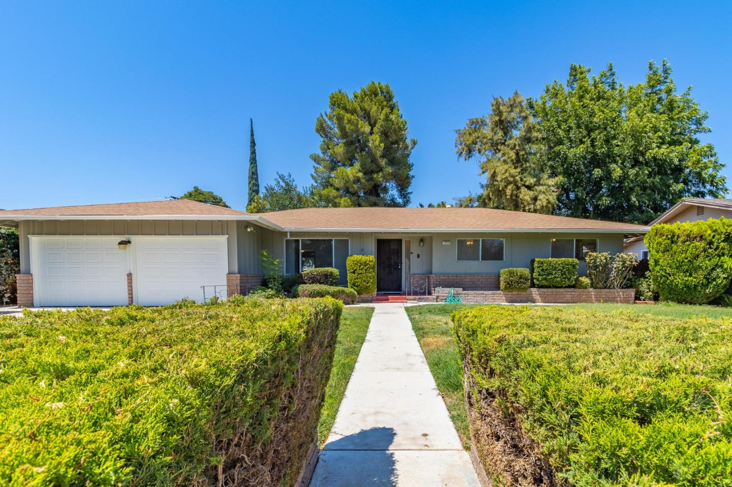 Detail Gallery Image 1 of 1 For 1020 Adams Ave, Los Banos,  CA 93635 - 3 Beds | 2 Baths