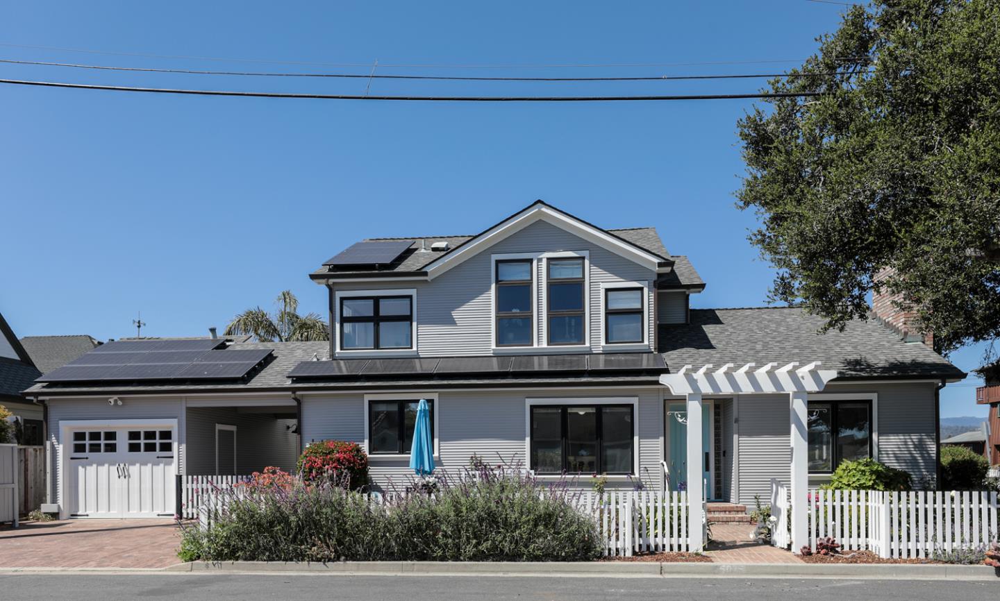 Detail Gallery Image 1 of 1 For 5075 Emerald St, Capitola,  CA 95010 - 3 Beds | 2 Baths