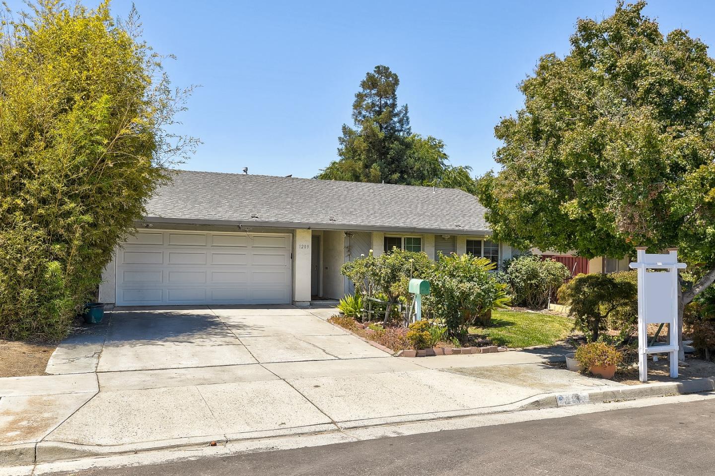 Detail Gallery Image 1 of 1 For 1209 Culpepper Dr, San Jose,  CA 95121 - 3 Beds | 2 Baths