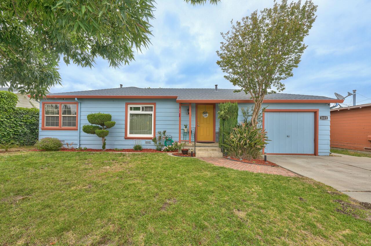 Detail Gallery Image 1 of 1 For 1423 E Alisal St, Salinas,  CA 93905 - 2 Beds | 1 Baths