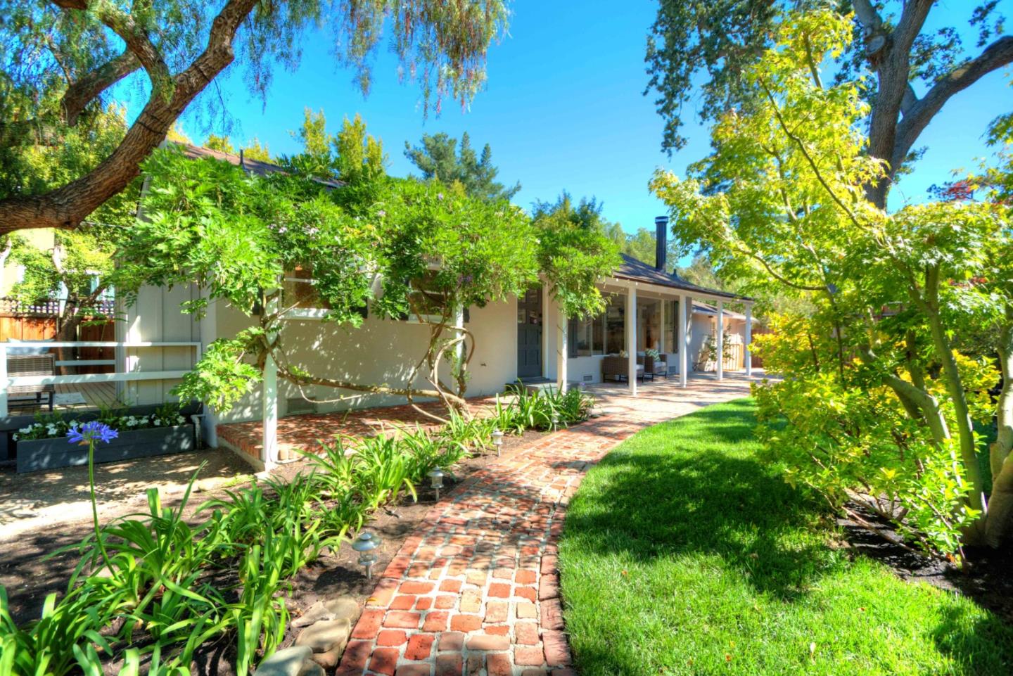 Detail Gallery Image 1 of 1 For 3868 Magnolia Dr, Palo Alto,  CA 94306 - 3 Beds | 4 Baths