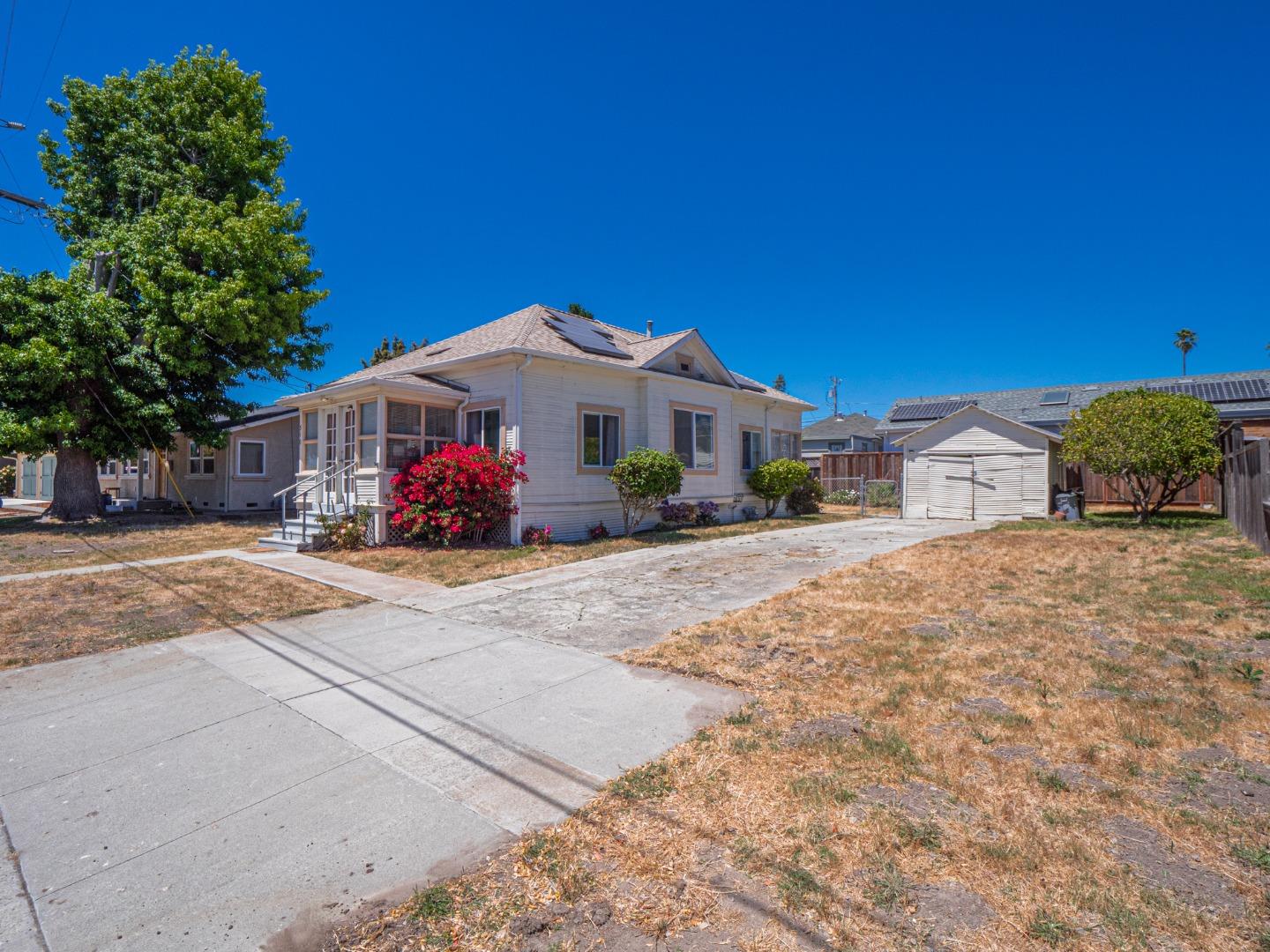 Detail Gallery Image 1 of 1 For 310 Walk Cir, Santa Cruz,  CA 95060 - 2 Beds | 1 Baths