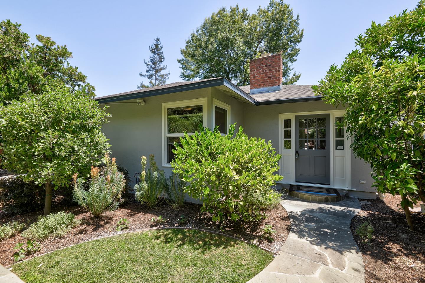 Detail Gallery Image 1 of 1 For 208 Willow Rd, Menlo Park,  CA 94025 - 3 Beds | 1/1 Baths