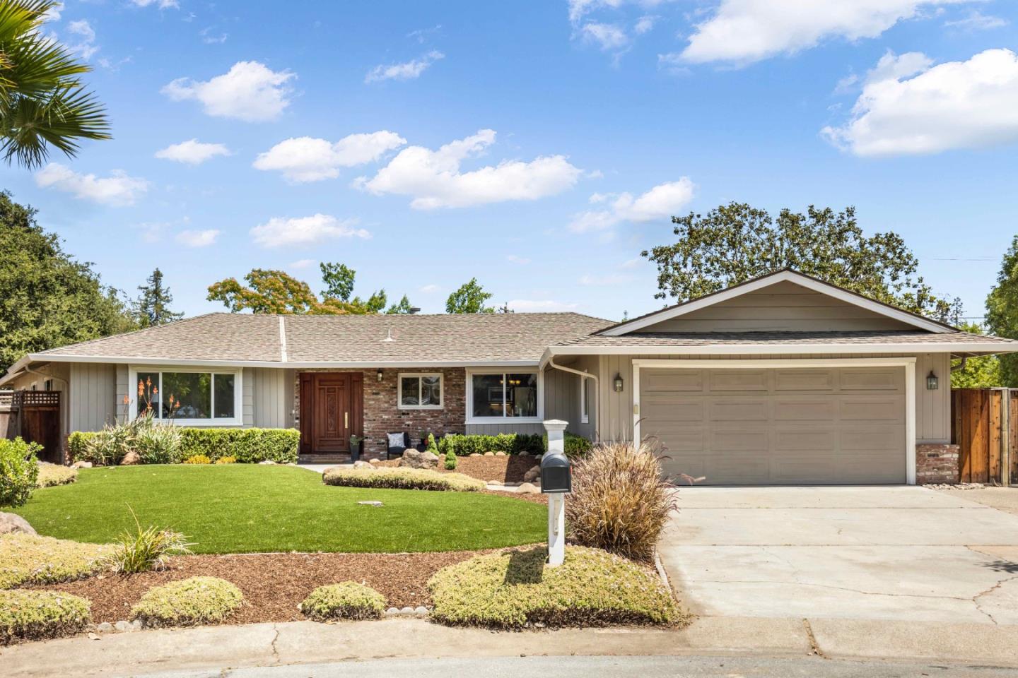 Detail Gallery Image 1 of 1 For 1935 Knollwood Ln, Los Altos,  CA 94024 - 4 Beds | 2/1 Baths