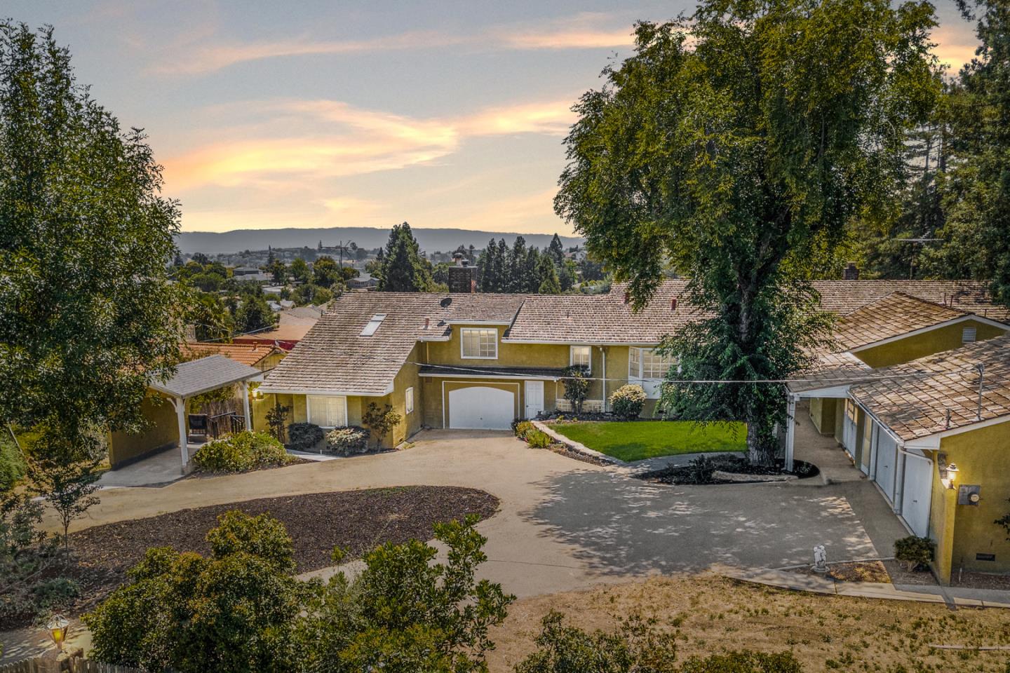 Detail Gallery Image 1 of 1 For 4683 Ewing Rd, Castro Valley,  CA 94546 - 4 Beds | 4 Baths