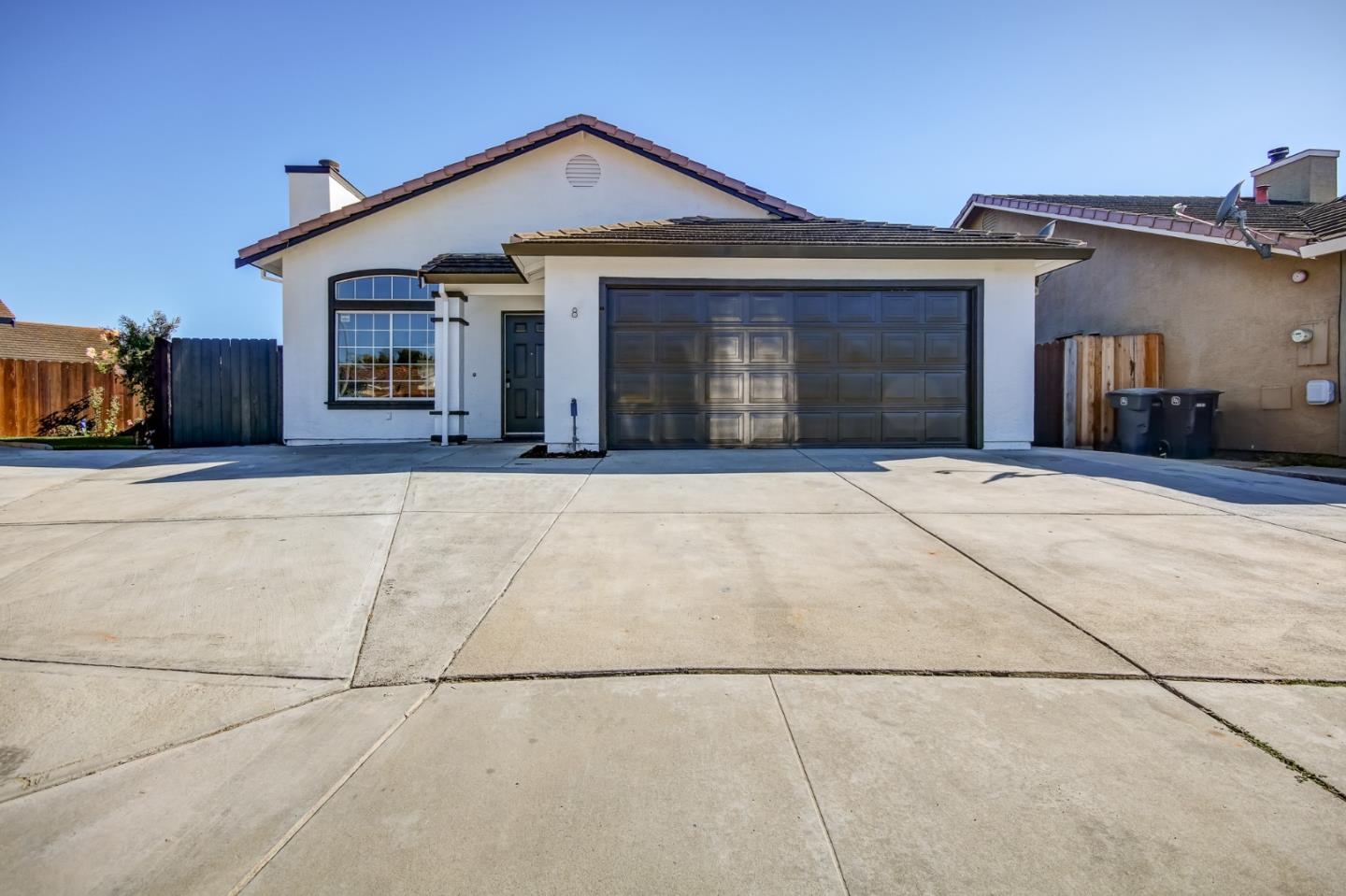 Detail Gallery Image 1 of 1 For 8 Estrella Cir, Salinas,  CA 93905 - 4 Beds | 2 Baths