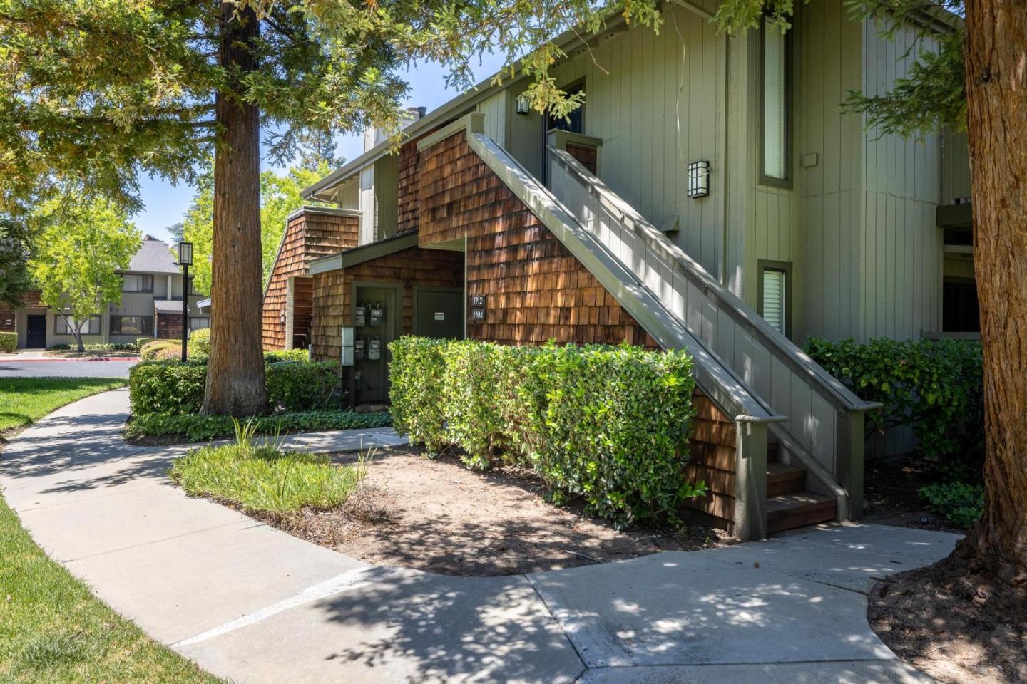 Detail Gallery Image 1 of 1 For 1912 La Terrace Cir, San Jose,  CA 95123 - 1 Beds | 1 Baths