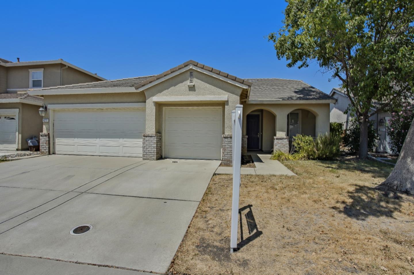 Detail Gallery Image 1 of 1 For 6217 Jefjen Way, Elk Grove,  CA 95757 - 4 Beds | 2 Baths