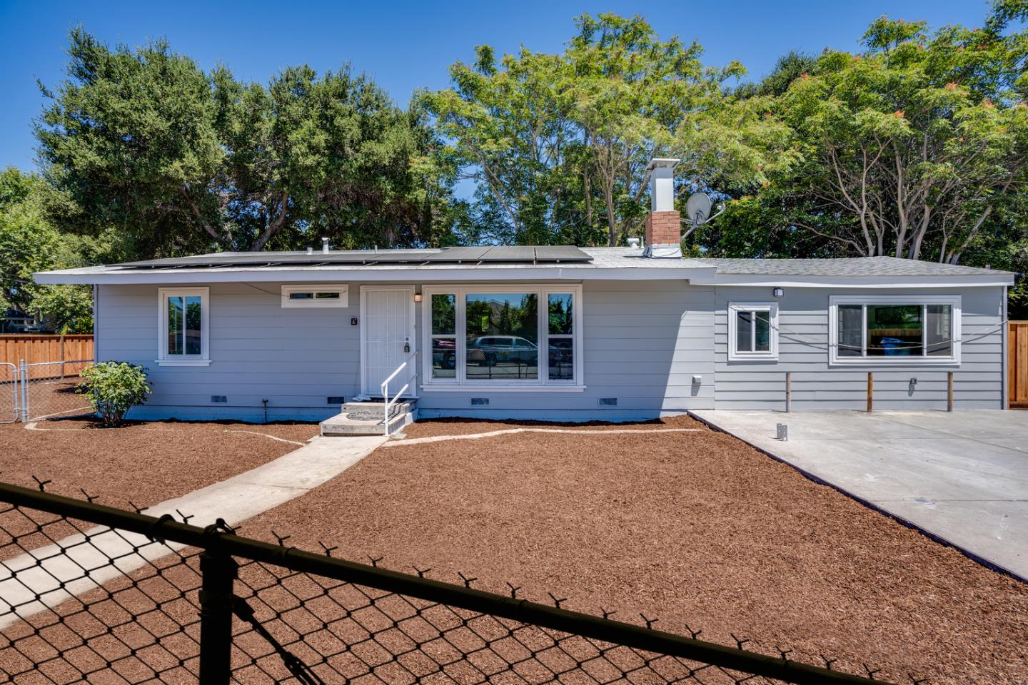 Detail Gallery Image 1 of 1 For 1040 Laurel Ave, East Palo Alto,  CA 94303 - 4 Beds | 2 Baths