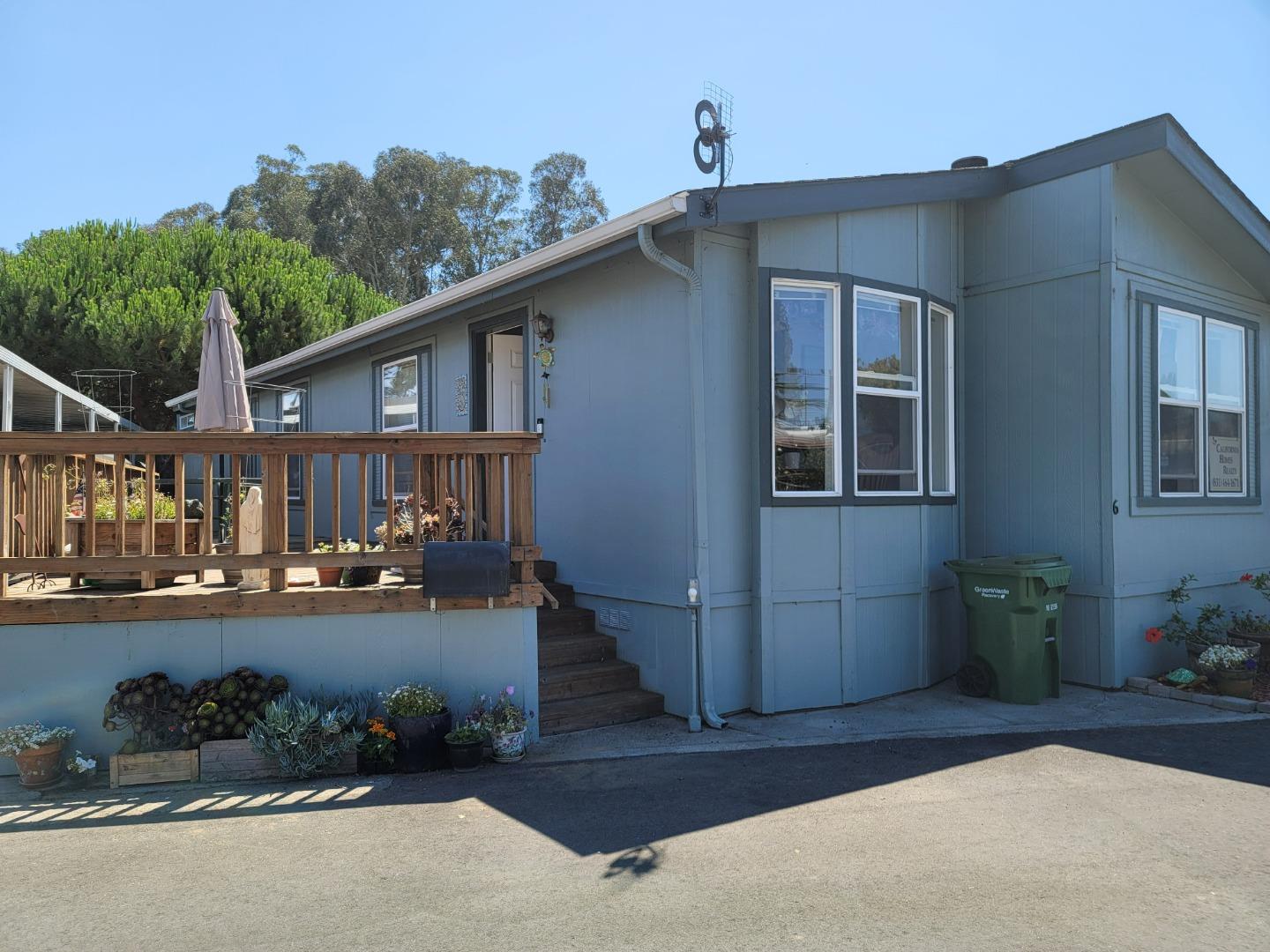 Detail Gallery Image 1 of 1 For 2546 Capitola Rd #6,  Santa Cruz,  CA 95062 - 3 Beds | 2 Baths