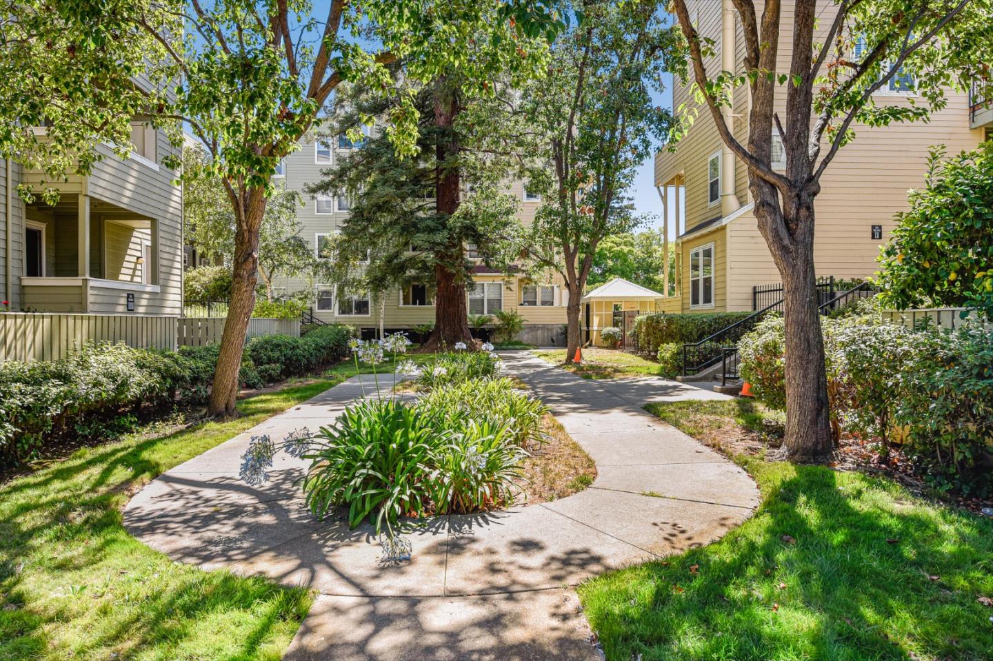 Detail Gallery Image 1 of 1 For 221 S Fremont St #214,  San Mateo,  CA 94401 - 2 Beds | 1 Baths