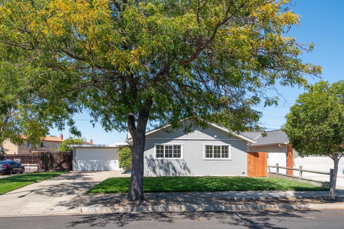 Detail Gallery Image 1 of 1 For 400 Chesterton Ave, Belmont,  CA 94002 - 3 Beds | 1 Baths