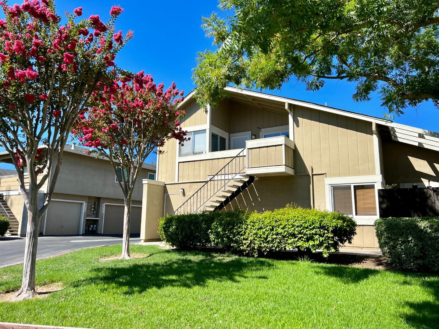 Detail Gallery Image 1 of 1 For 2268 Warfield Way #B,  San Jose,  CA 95122 - 2 Beds | 1 Baths