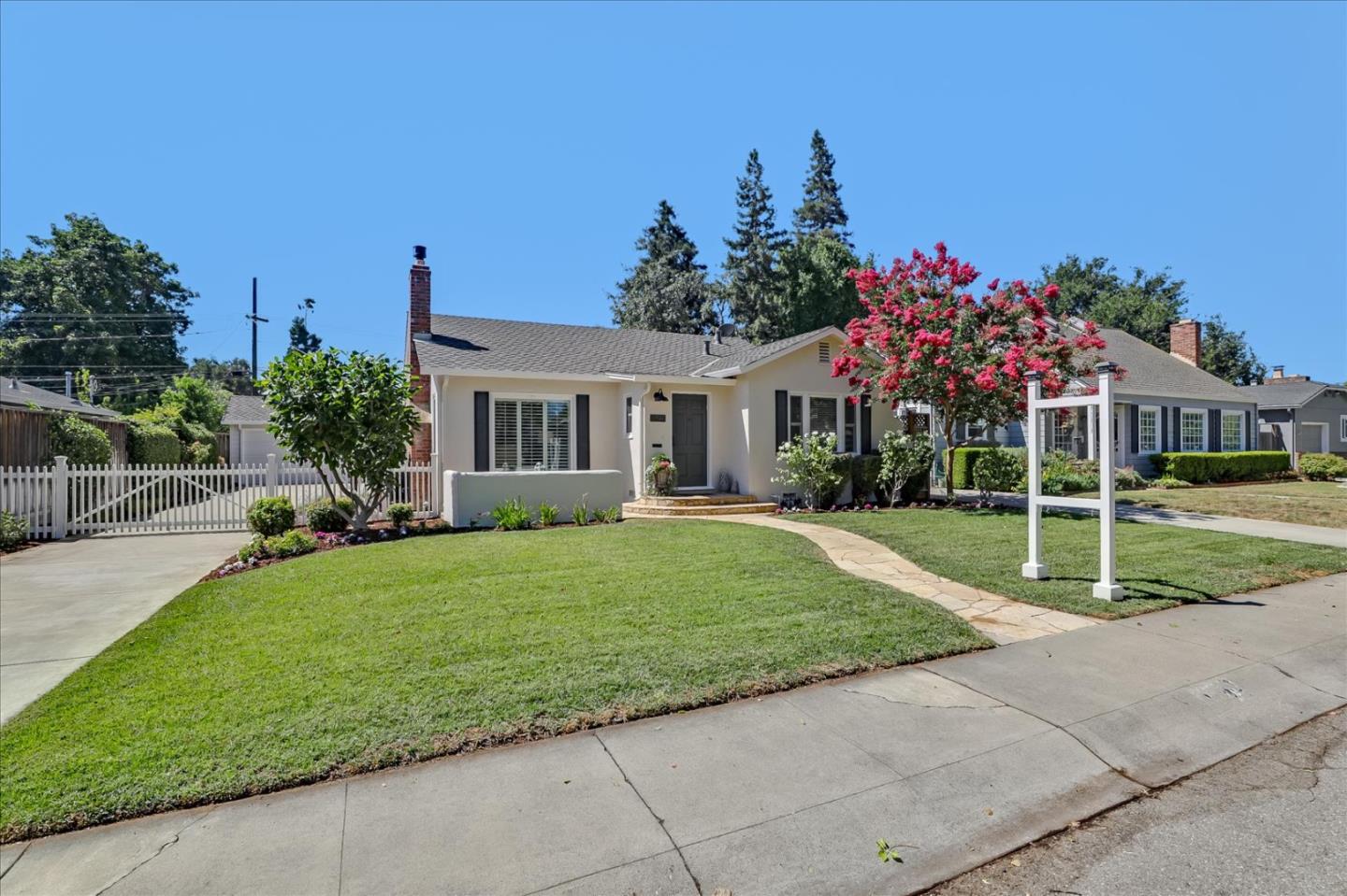 Detail Gallery Image 1 of 1 For 1540 Camino Monde, San Jose,  CA 95125 - 2 Beds | 1/1 Baths