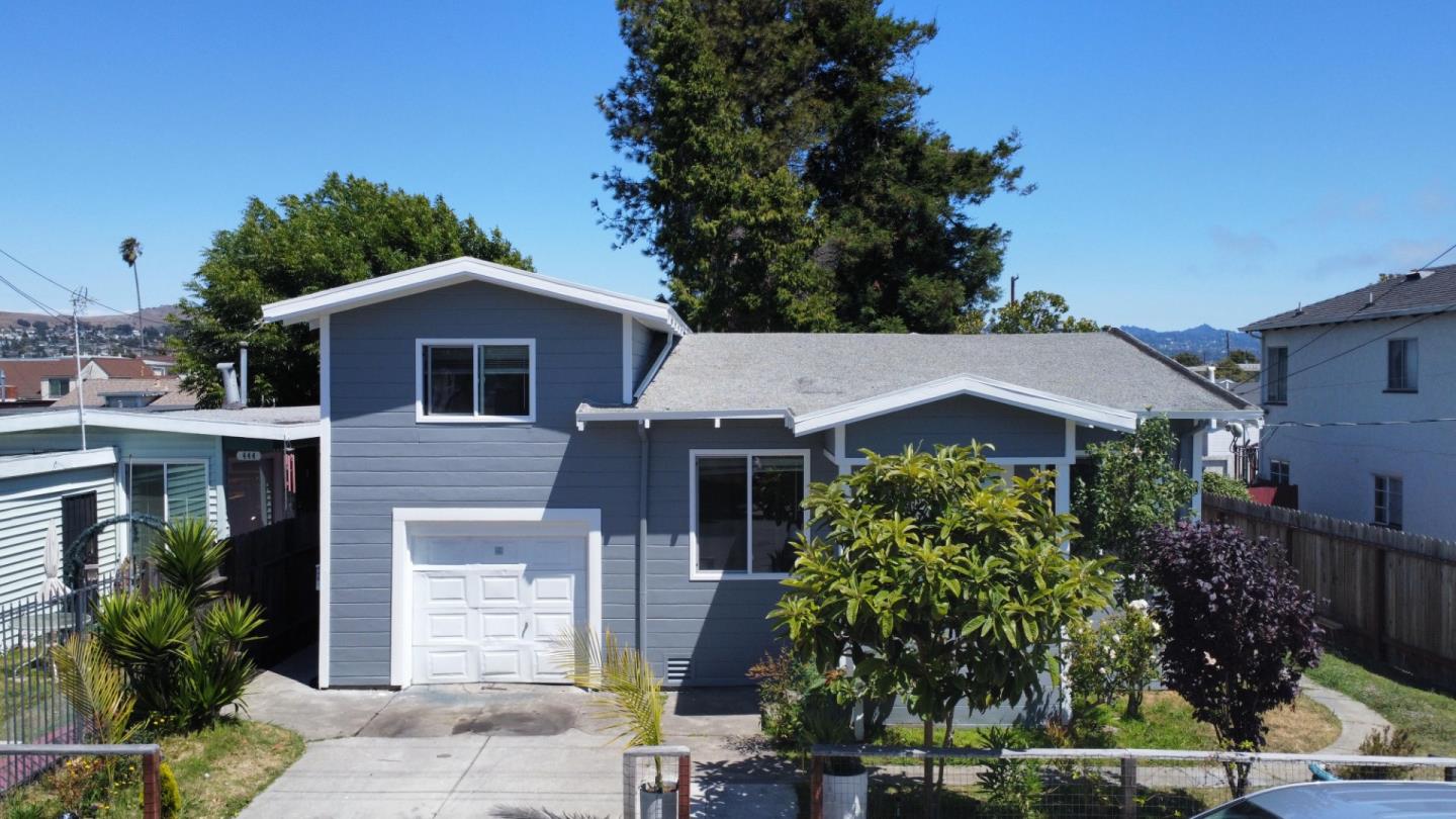 Detail Gallery Image 1 of 1 For 440 33rd St, Richmond,  CA 94804 - 3 Beds | 2 Baths